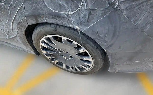 全新旗舰轿车比亚迪大汉谍照曝光有望将于2026年推出