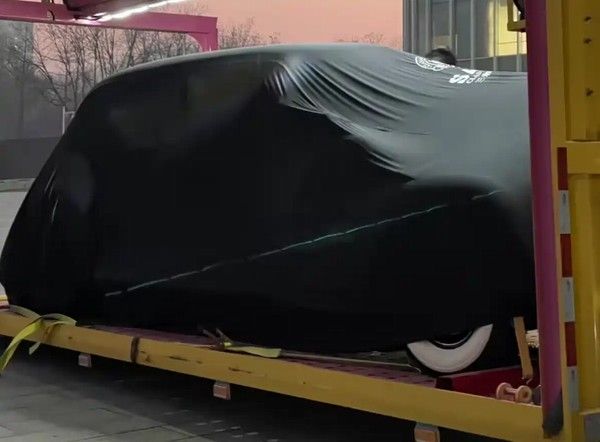 长城汽车一款复古老爷车型谍照曝光该车采用复古造型设计