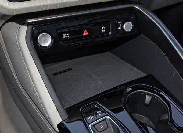 全新奥迪Q5L中型SUV第五代EA888 Evo5新车年内上市