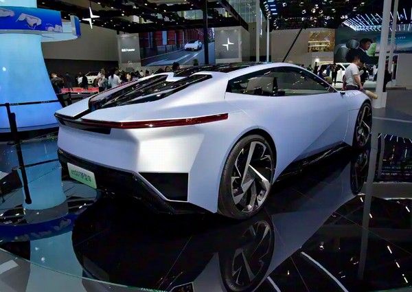 东风与华为乾崑中高端智能汽车奕境首台工装样车正式下线