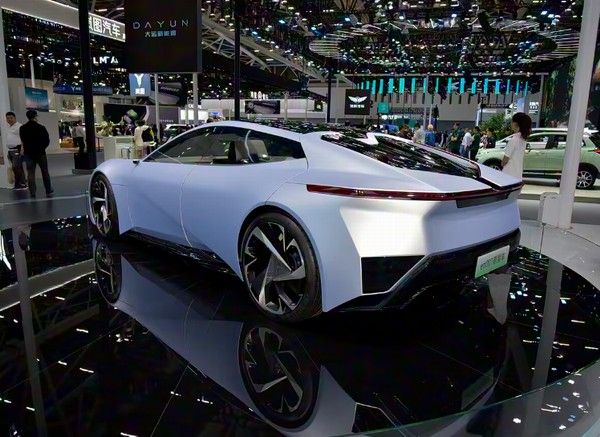 东风与华为乾崑中高端智能汽车奕境首台工装样车正式下线