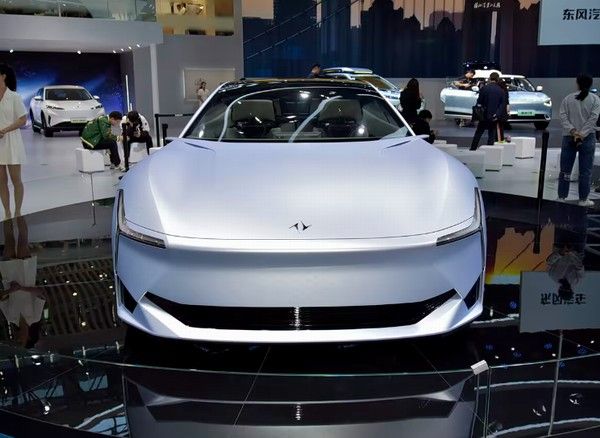 东风与华为乾崑中高端智能汽车奕境首台工装样车正式下线