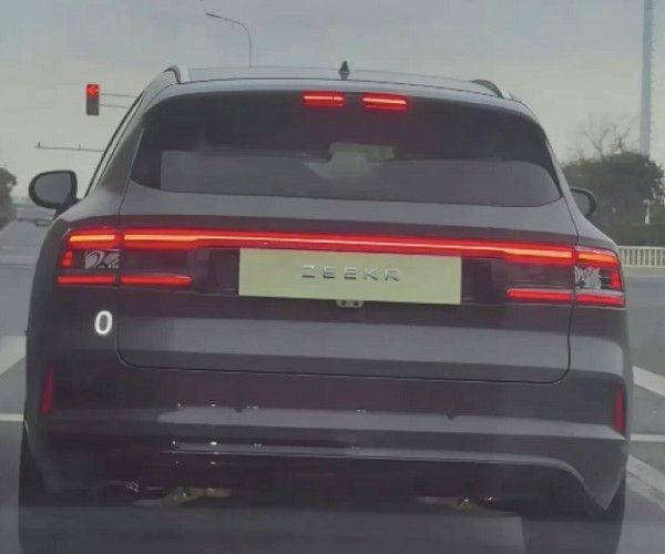 极氪8X轻伪装尾部谍照中大型SUV计划于今年第四季度发布