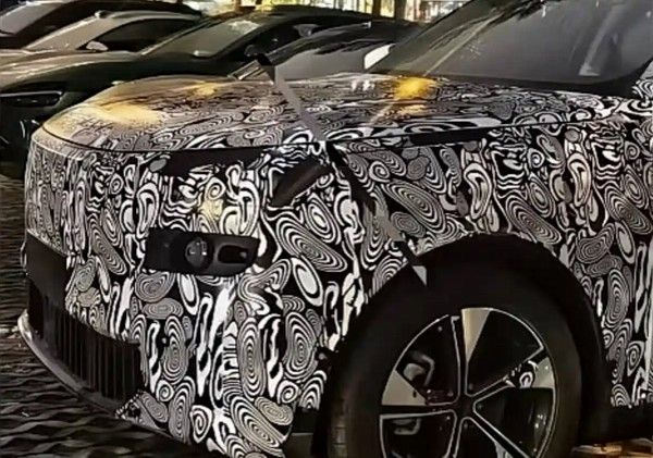 领克全新SUV疑似领克800伪装谍照或定位中大型SUV
