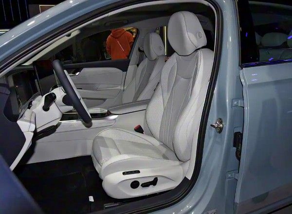 上汽大众帕萨特ePro将于2026年上市插电混动续航1300