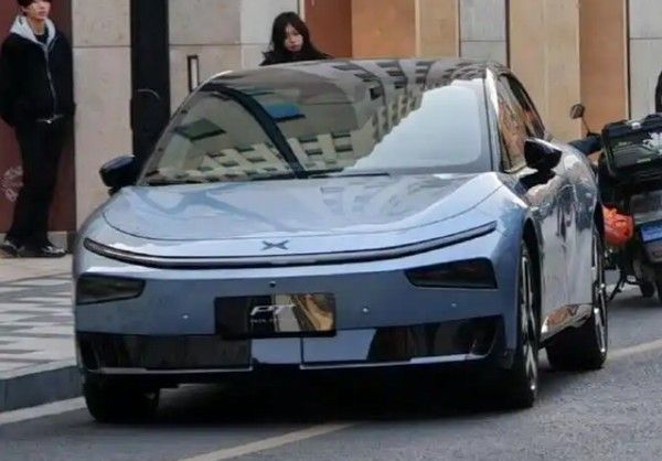 小鹏P7+增程版实车图预计该车型将于2026年正式发布