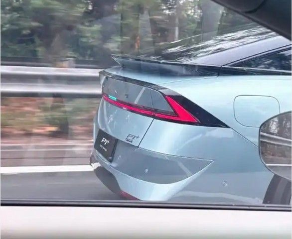 小鹏P7+增程版实车图预计该车型将于2026年正式发布