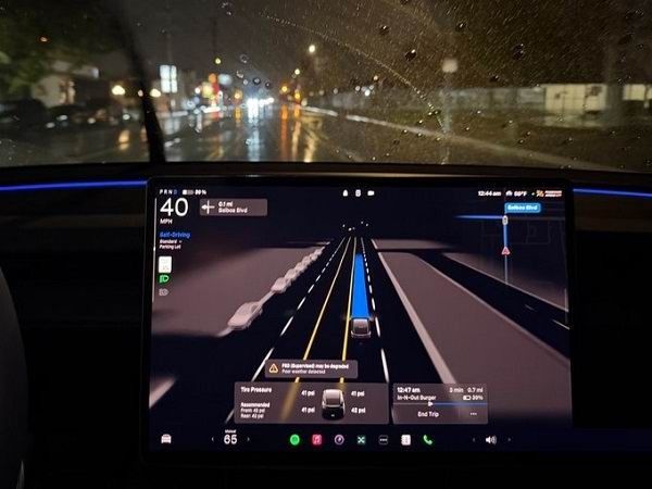 特斯拉人工智能团队推出FSD(监督版)v14.2.2.1版本更新