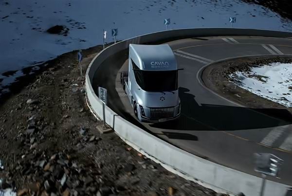 北汽福田卡文重卡BEACON量产版氢电双擎续航超千公里