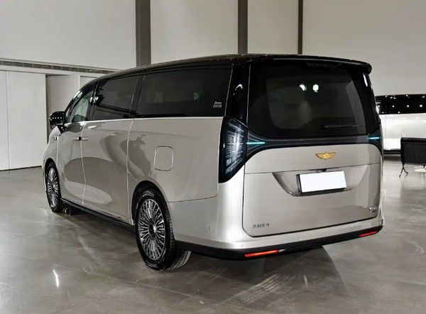 吉利银河V900已陆续发运至全国门店提供6/7/8座布局