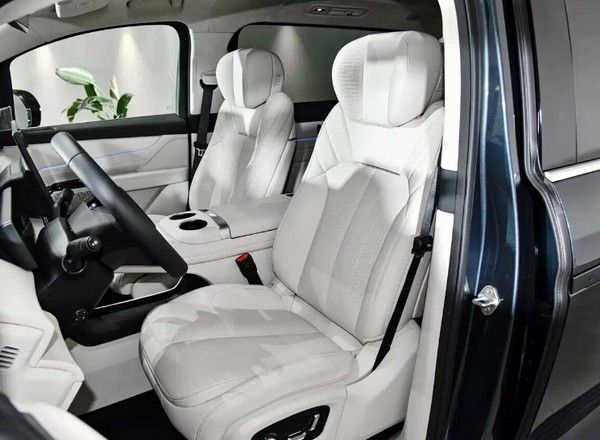 吉利银河V900已陆续发运至全国门店提供6/7/8座布局