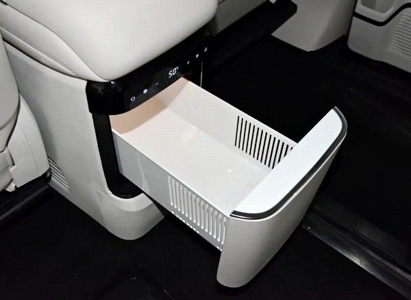 吉利银河V900已陆续发运至全国门店提供6/7/8座布局