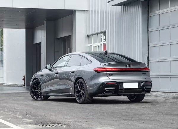 中型轿车奥迪A5L Sportback旗舰版车型正式开启交付