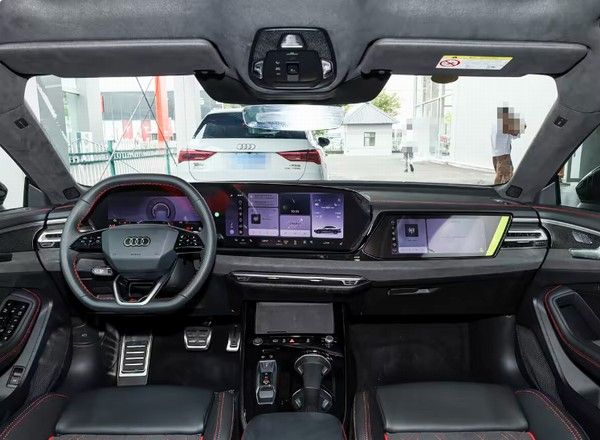 中型轿车奥迪A5L Sportback旗舰版车型正式开启交付