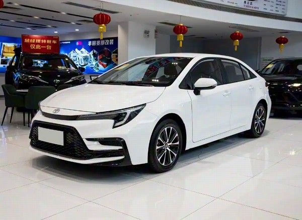 广汽丰田紧凑型轿车雷凌L轴距加长实车到店价格参数配置