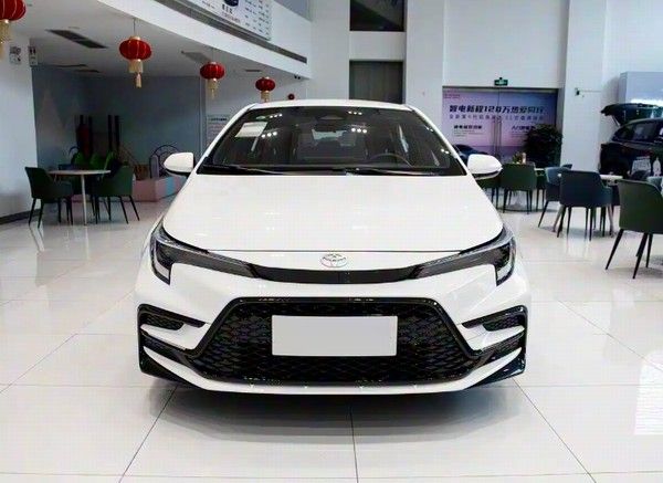 广汽丰田紧凑型轿车雷凌L轴距加长实车到店价格参数配置