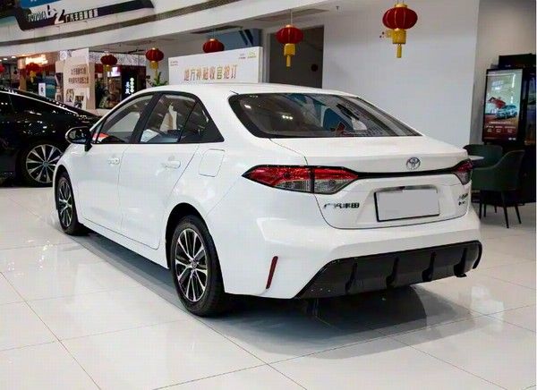 广汽丰田紧凑型轿车雷凌L轴距加长实车到店价格参数配置