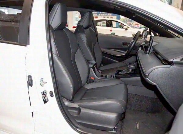 广汽丰田紧凑型轿车雷凌L轴距加长实车到店价格参数配置