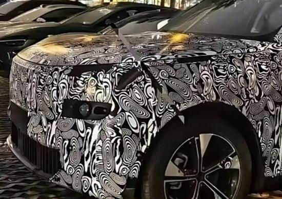 疑似领克800车型路试谍照新车最快将于明年上半年上市