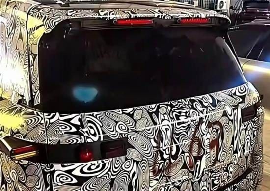 疑似领克800车型路试谍照新车最快将于明年上半年上市