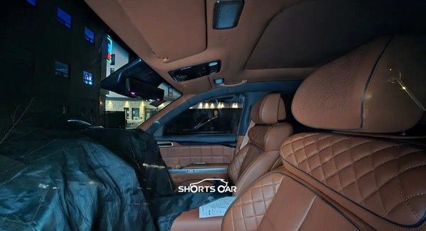 捷尼赛思GV90内饰谍照中可以看到顶级用料与座椅设计