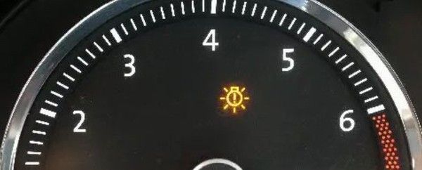 车上的感叹号黄色标志亮了是什么意思?