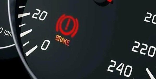 车上有感叹号灯亮怎么回事？汽车上有感叹号啥意思？
