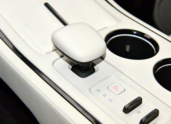 极石ADAMAS中国版中大型增程SUV正式上市价格参数配置