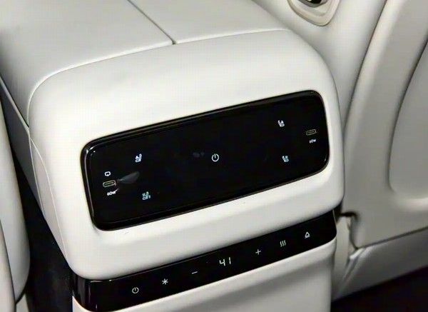 极石ADAMAS中国版中大型增程SUV正式上市价格参数配置