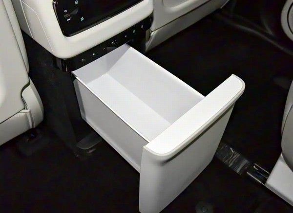 极石ADAMAS中国版中大型增程SUV正式上市价格参数配置