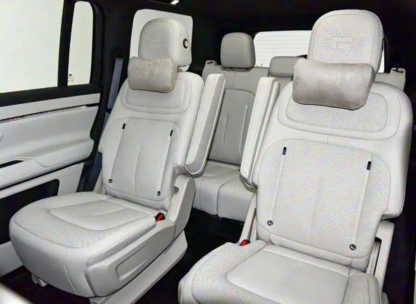 极石ADAMAS中国版中大型增程SUV正式上市价格参数配置