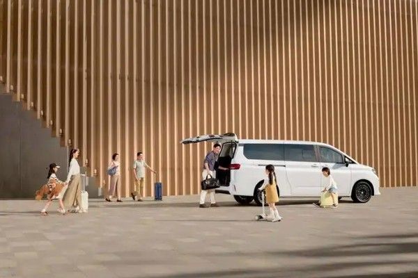 2026款锐胜王牌M7正式上市价格提供燃油和CNG两种动力