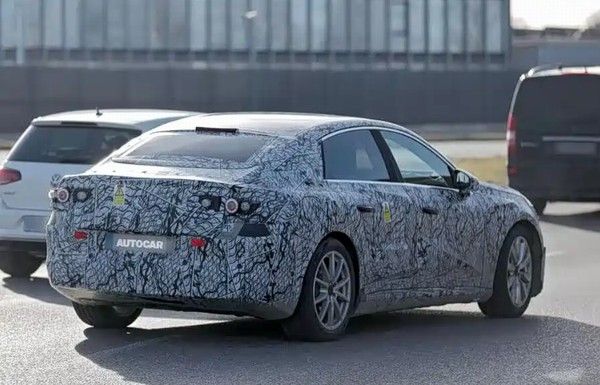 全新奔驰C级纯电动版的国内谍照有望于2026年正式发布