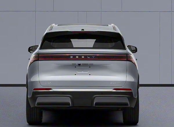 吉利银河M7新车搭载1.5L插混系统定位接近于星舰7