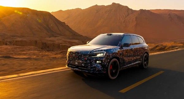 全新中大型SUV正式定名为极氪8X顶配版本将接近50万元