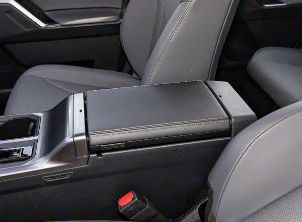 一汽丰田全新RAV4荣放正式开启交付全新外观设计