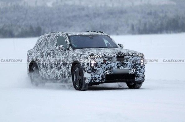 劳斯莱斯全新SUV车型测试谍照曝光纯电版预计2028年发布