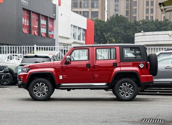 北京越野BJ40探险家上市价格2.0T汽油版/柴油版动力可选