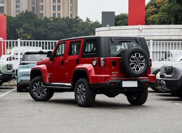 北京越野BJ40探险家上市价格2.0T汽油版/柴油版动力可选