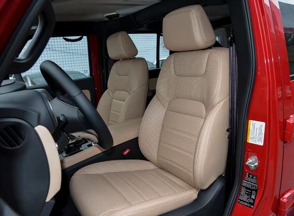 北京越野BJ40探险家上市价格2.0T汽油版/柴油版动力可选