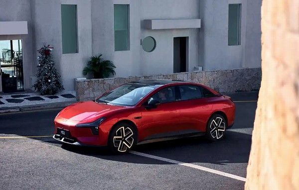 小鹏MONA M03紧凑型轿车全新官方改色官图车厘子红