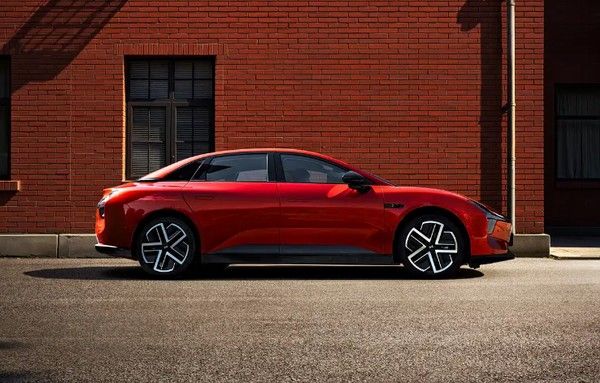 小鹏MONA M03紧凑型轿车全新官方改色官图车厘子红
