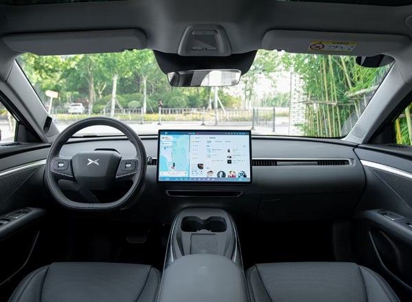 小鹏MONA M03紧凑型轿车全新官方改色官图车厘子红