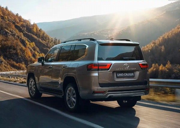 新款丰田兰德酷路泽官图发布3.5T V6+电机混动系统