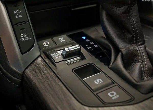 新款丰田兰德酷路泽官图发布3.5T V6+电机混动系统