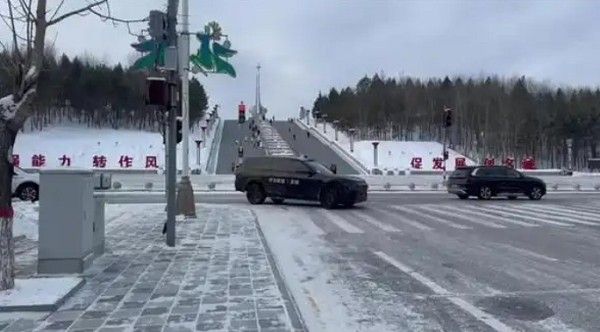 华为与东风汽车合作造车全新品牌奕境首台工装样车下线