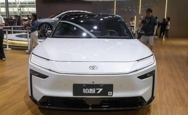 丰田铂智7中大型纯电轿车上市时间3月参数配置价格