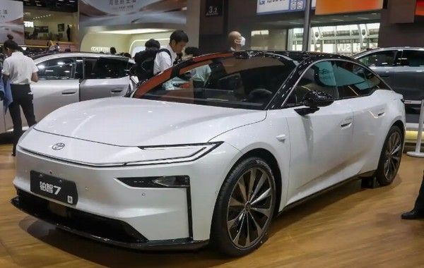 丰田铂智7中大型纯电轿车上市时间3月参数配置价格