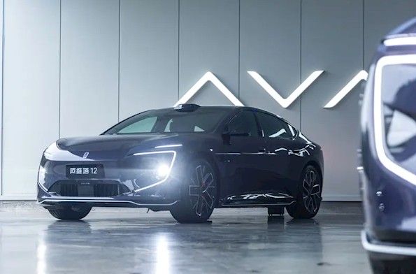 全新阿维塔12中大型轿车实车亮相华为激光雷达加持