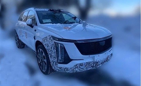 新款凯迪拉克XT5路试谍照曝光预计为插电式混合动力版本